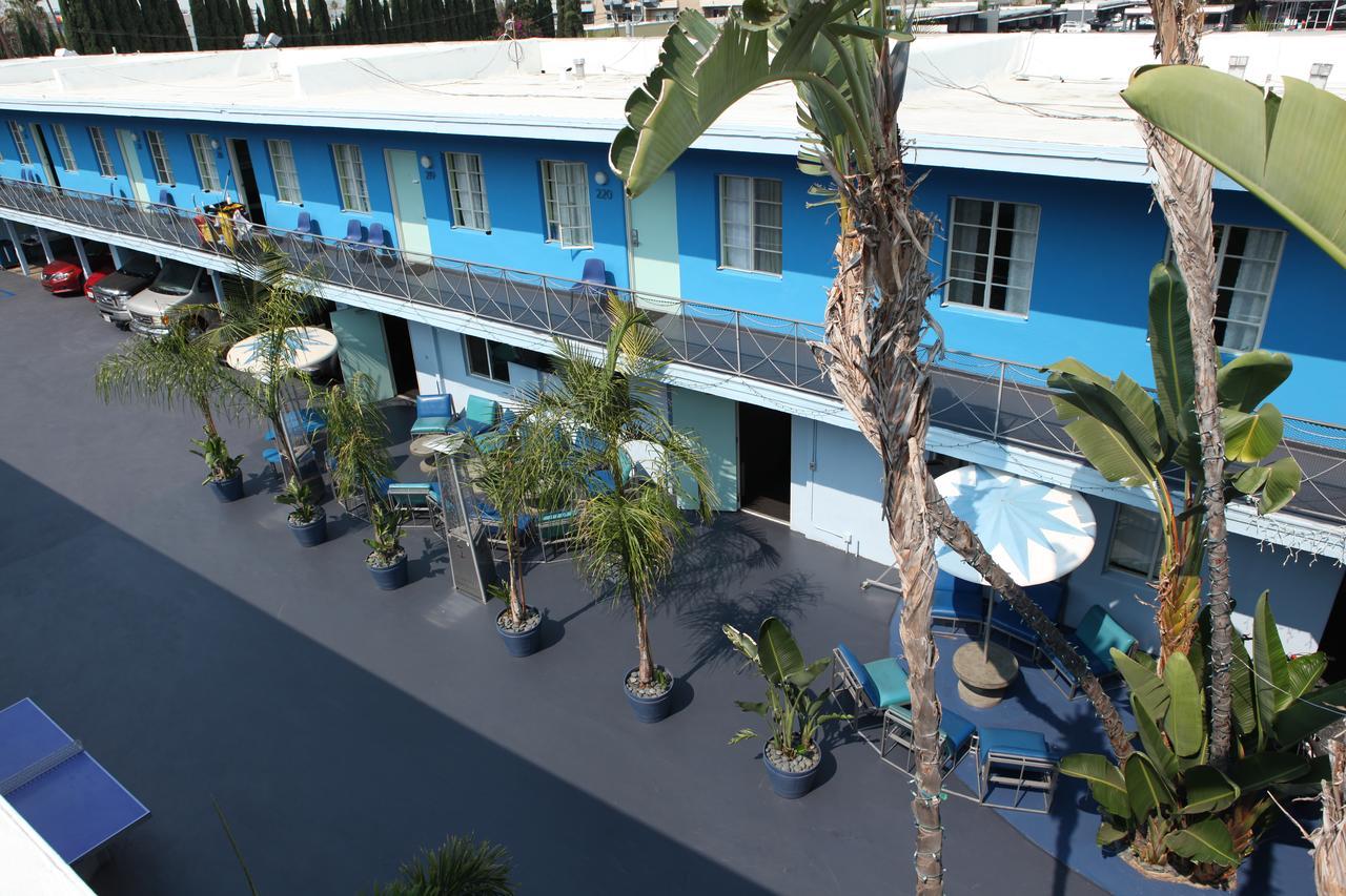 Banana Hollywood & Hostal *